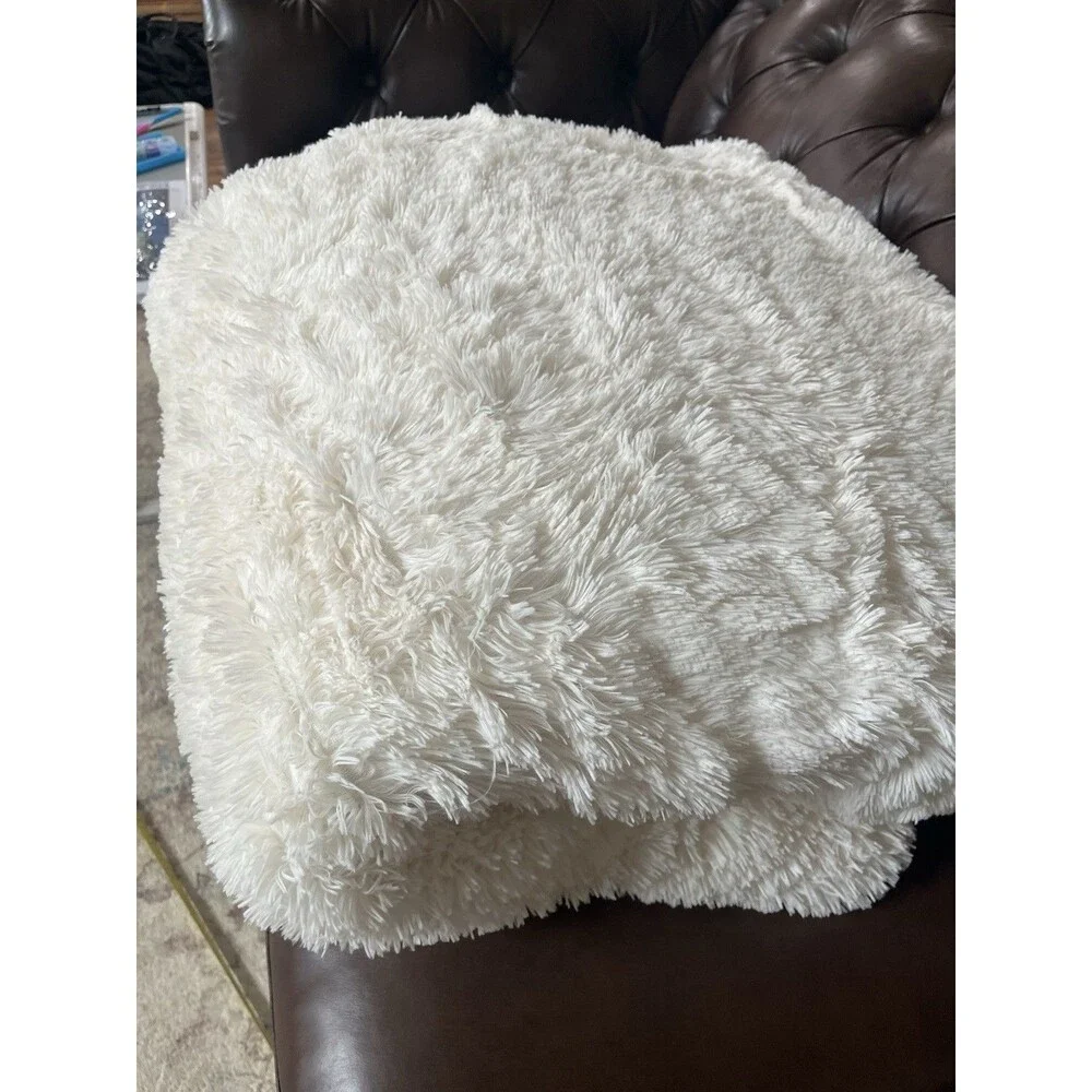 Smoofy Fluffy Full Size Comforter, Faux Fur